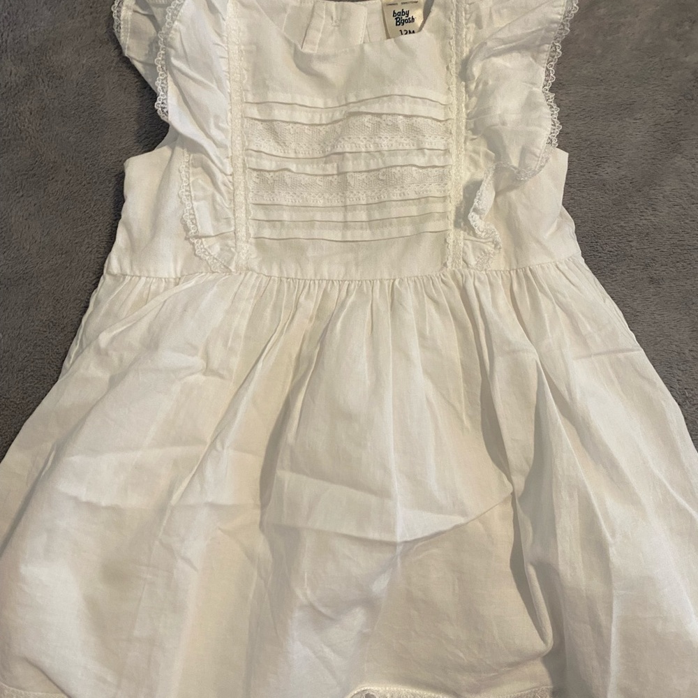 White linen ruffle dress never been worn sz 9 months